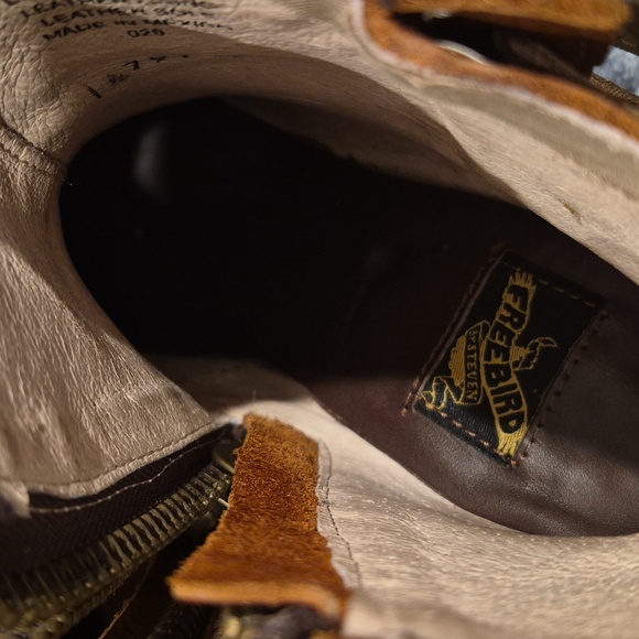 Freebird Hermosa Leather Buckle Detail Booties, Size 7 - Picture 11 of 13